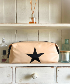 limited edition - vintage cream wash bag black star